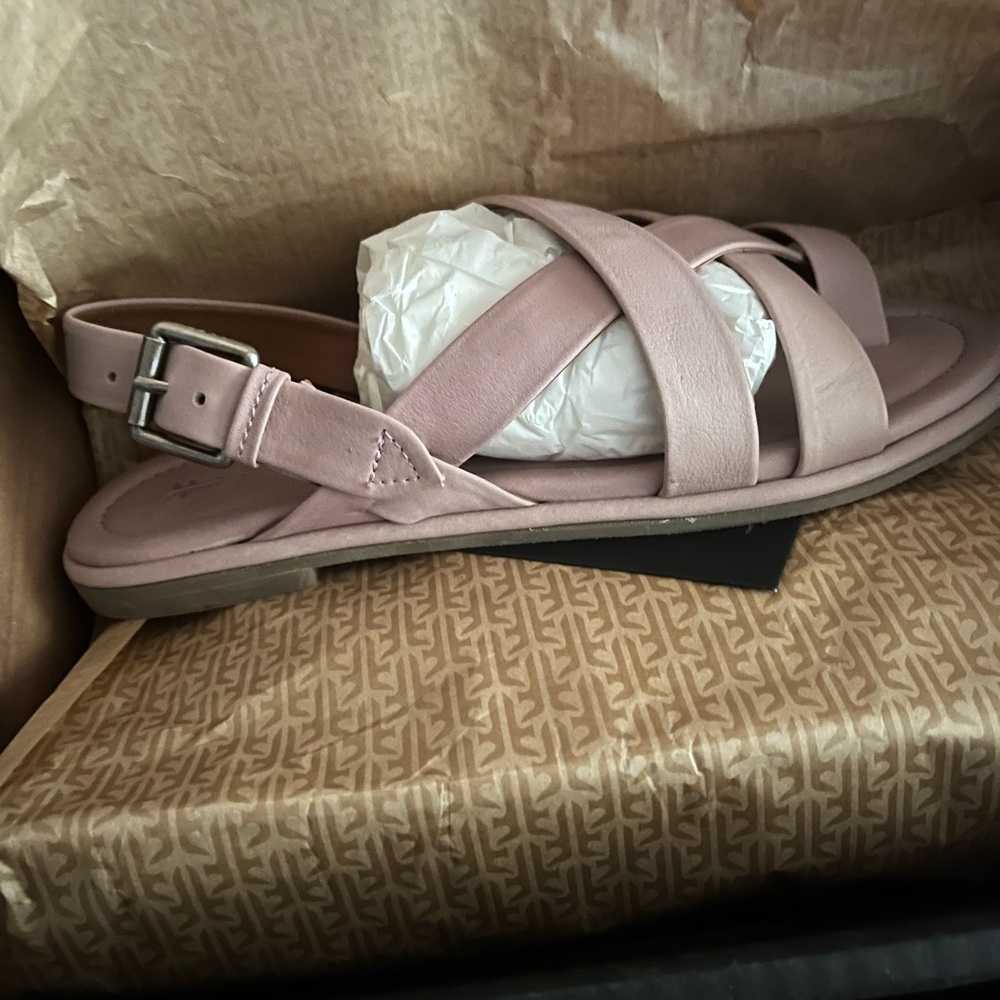 Frye tait softy cross cross sandal